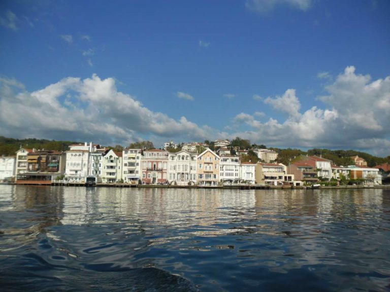 Crossing the Bosphorus by boat 04