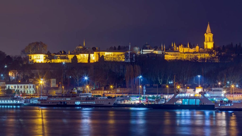 Night view of Topkapı Palace, İstanbul. Istanbul was the capital of the Byzantine Empire (Eastern Roman Empire) and the Ottoman Empire